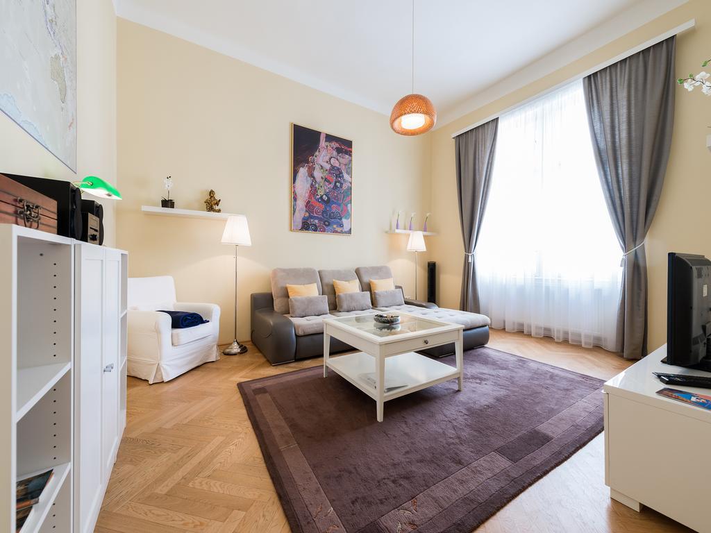 Apartament 1010 *