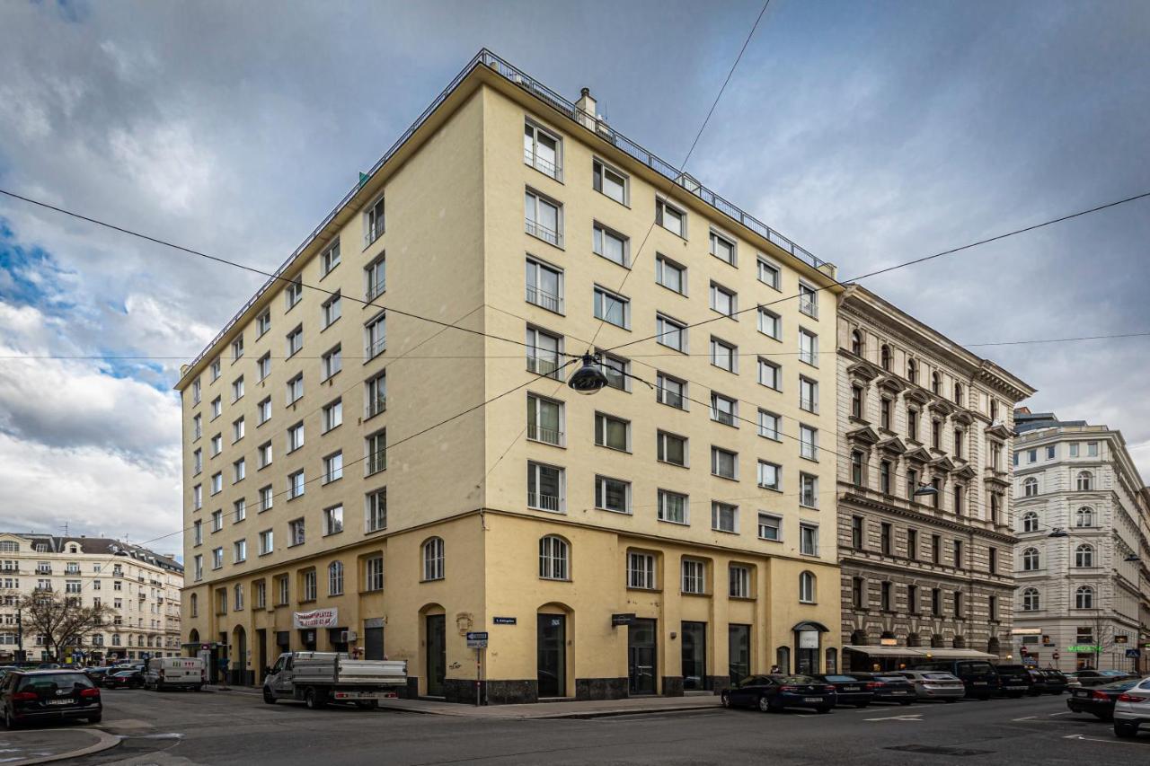 Apartament 1010 *